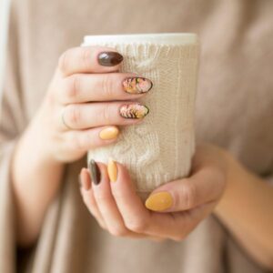 autumn nails trends 2024